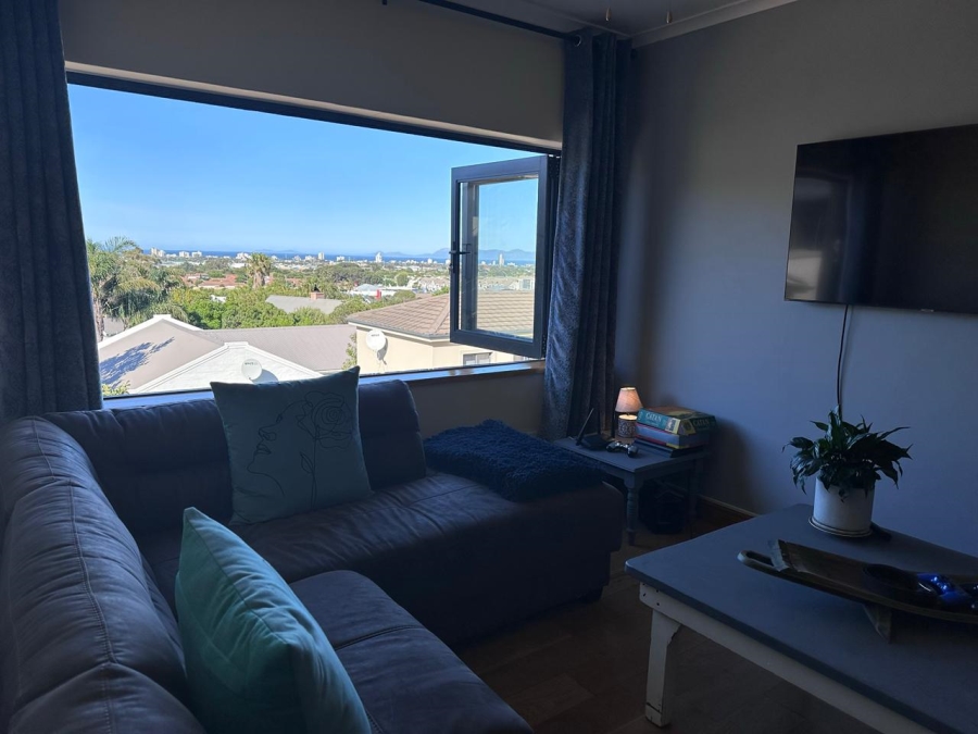 To Let 5 Bedroom Property for Rent in Rome Glen Western Cape